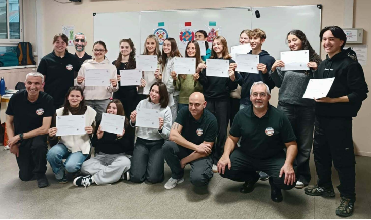 photo classe Citoyens Secouristes du Lycée Frédéric Joliot-Curie d'Aubagne